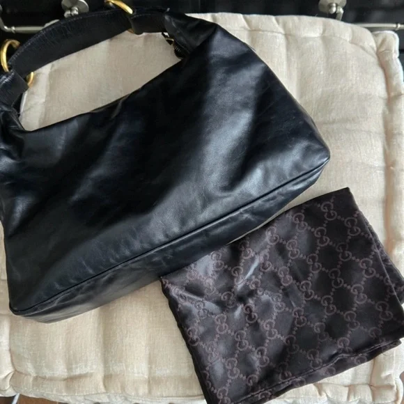 Gucci Elegant Black Leather Hobo Handbag - Picture 4 of 15
